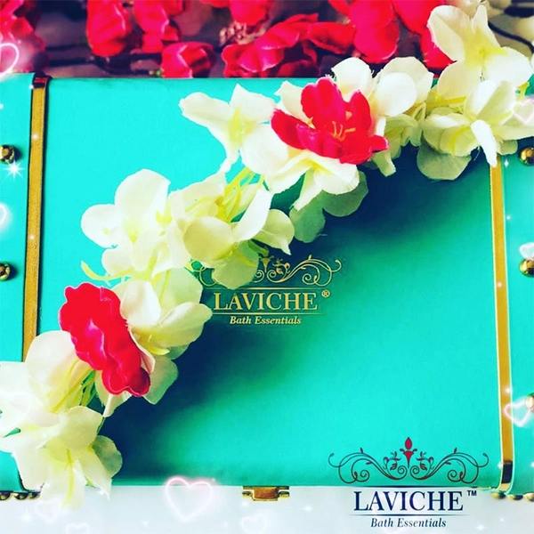 Pamper your loved ones with all natural products by Laviche bath essentials packed in Luxurious Leatherite trunk.1